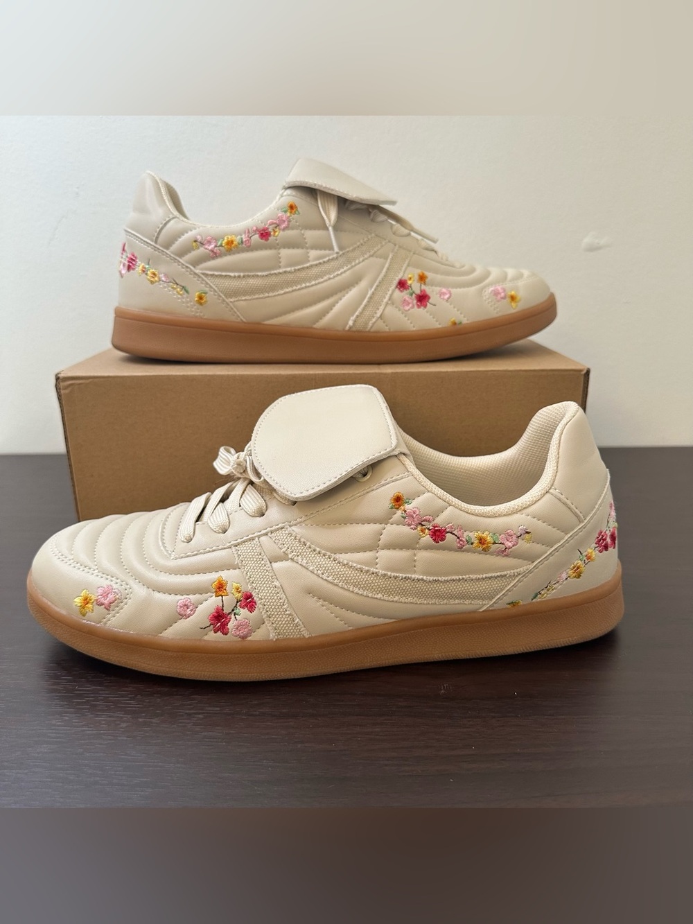 Steve Madden Madrid Floral Embroidered Lace Up Women’s Beige Sneakers Size 10